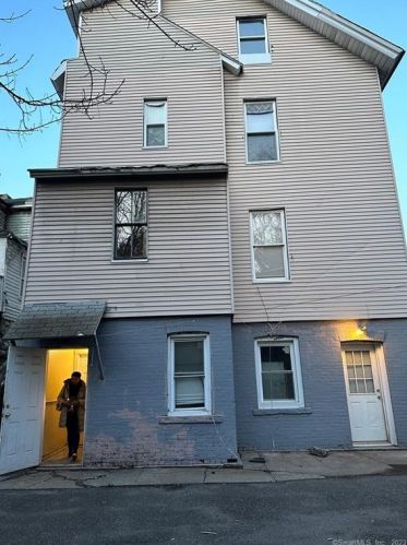 117 Central Ave, Waterbury, CT 06702-1209