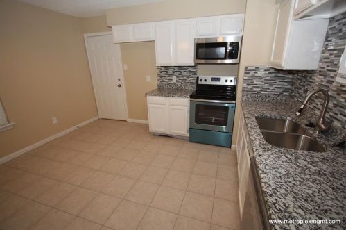 7216 Sunnybank Dr, Fort Worth TX  76137-1848 exterior