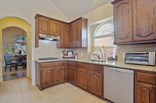 5724 Diamond Valley Dr, Fort Worth TX  76179-7607 exterior