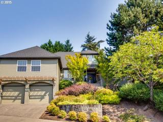 4311 Terlyn Ct, Portland, OR 97221-3686