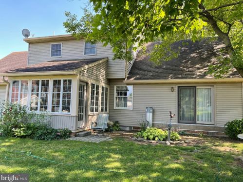 737 Village Rd, Lancaster, PA 17602-1624