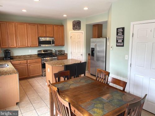 2258 Water Garden Dr, Hanover PA 17331-8319 exterior