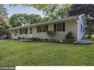 2811 Hilltop Ct, Saint Paul, MN 55109-1611