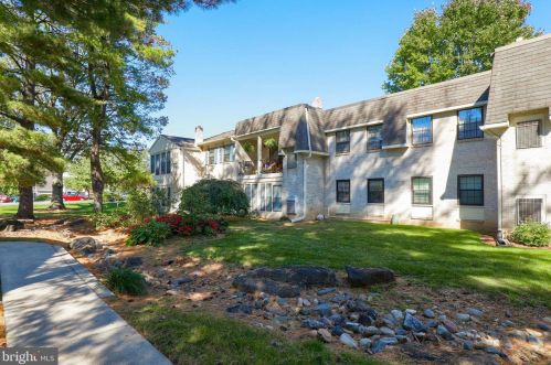 11 Valleybrook Dr, Lancaster PA  17601-4615 exterior