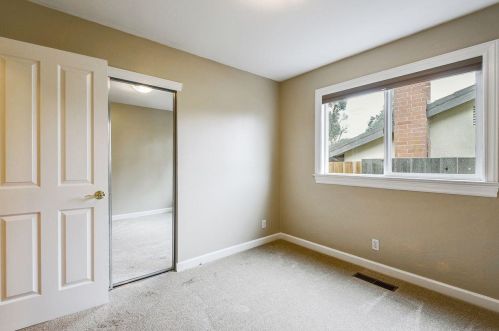 2174 Lacey Dr, Milpitas CA 95035-6122 exterior