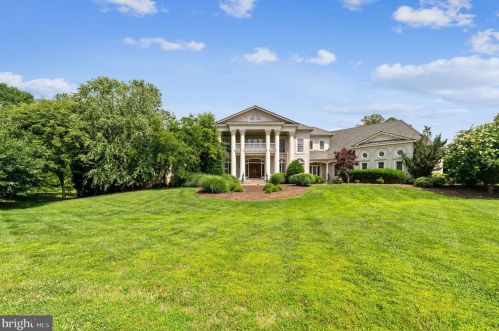 860 Nicholas Run Dr, Great Falls, VA 22066-1384