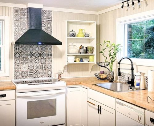 15 Terry Rd, Waterbury, CT 06712-1126
