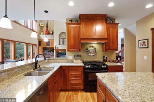 4766 Cumberland St, Saint Paul MN  55126-6061 exterior