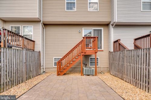 33 Holmes Dr, Charles Town WV 25414-4412 exterior