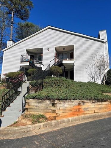 775 Windchase Ln, Stone Mountain, GA 30083-6329