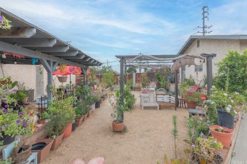 3564 Valley Way, Riverside CA  92509-1450 exterior