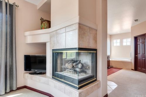 16523 Owl Tree Rd, Riverside CA  92504-9700 exterior