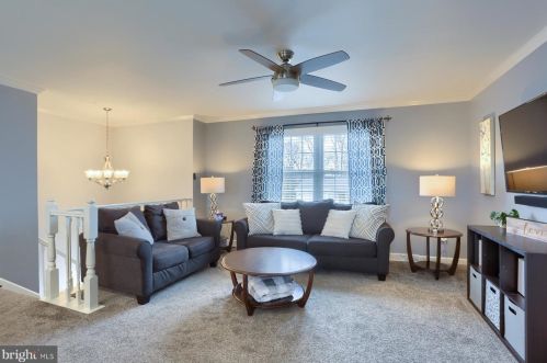 5574 Banbridge Dr, Harrisburg, PA 17112-2201