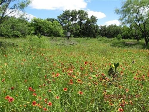 1049 County Road 476, Rochelle, TX