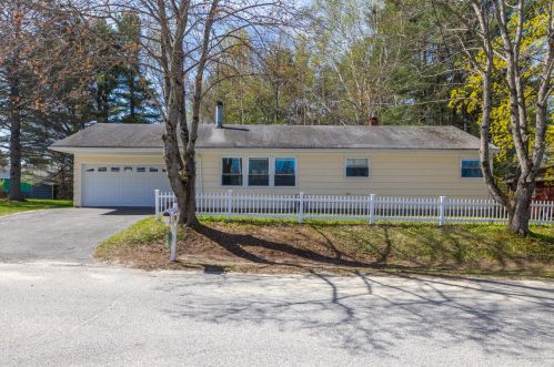 28 Michaud Ave, Lewiston, ME 04240-5132