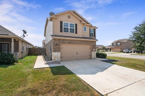 1725 Breanna Ln, Uhland, TX 78640-5161