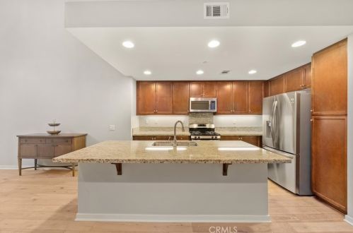 543 Rockefeller, Irvine CA  92612-7175 exterior
