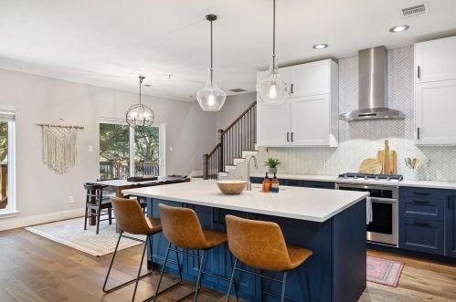 4246 Cyn Gln Cir, Austin TX  78732-2187 exterior
