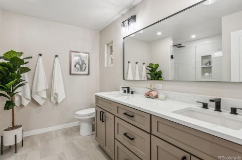 2070 Un Dr, Aurora CO 80015-6600 exterior