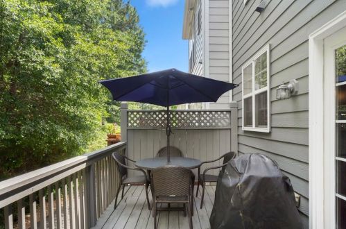 2273 Limehurst Dr, Atlanta GA  30319-5725 exterior