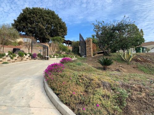 7220 Canyon Crest Rd, Whittier, CA 90602-1929