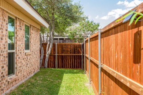 8100 Lea Shore St, Fort Worth TX  76179-3219 exterior