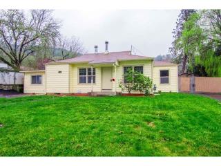 1461 Alameda Ave, Roseburg OR  97470-5630 exterior