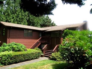 3 Mt Hood Ln, Longview, WA 98632-9524