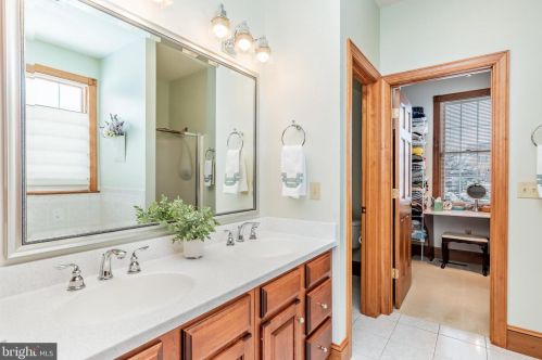 5 Linden Dr, Carlisle PA 17015-6906 exterior