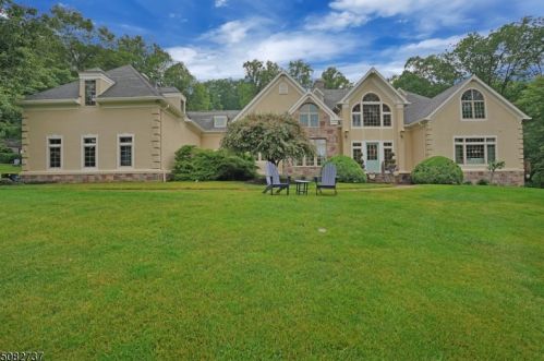42 Homestead Rd, Califon, NJ 07830-3016
