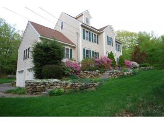 22 Mountain Rd, Brookline, NH 03033-2491