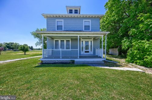 1504 Carlisle Pike, Hanover PA 17331-8820 exterior