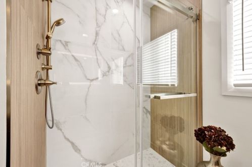 1755 Glenwood Rd, Glendale CA  91201-1543 exterior