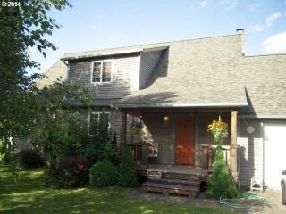 555 Madison St, Carlton, OR 97111-9663