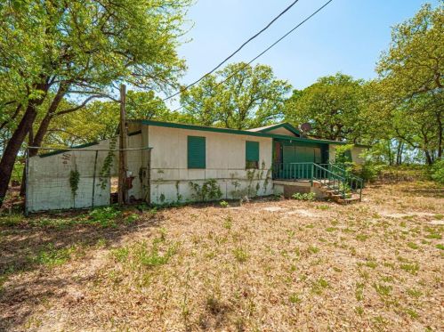 1302 Knob Hill Rd, Azle, TX 76020-6944