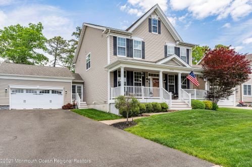 1026 Center St, Lacey, NJ 08731-1034