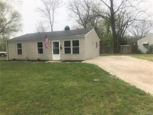 111 Saint Justin Dr, East Saint Louis, IL 62206-1626