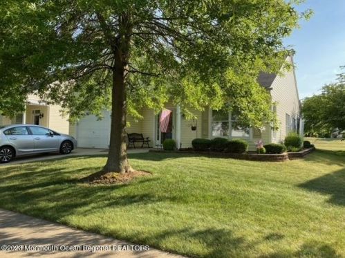 11 Laurel Ridge Ln, Columbus, NJ 08022-1127