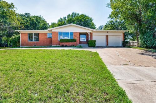 1808 Bunch Dr, Fort Worth, TX 76112-7704