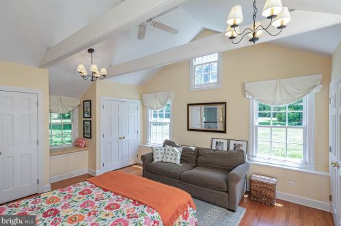 19 Greenhouse Dr, Princeton NJ  08540-4801 exterior