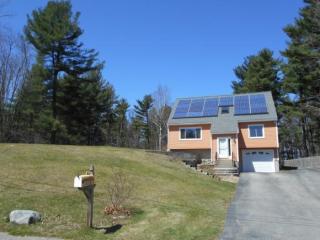 5 Julie Ln, Hudson, NH 03051-3150