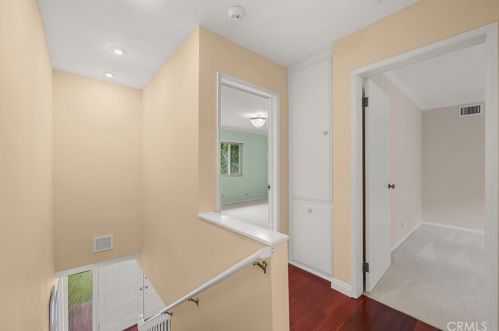 1430 Greenbriar Rd, Glendale CA  91207-1053 exterior