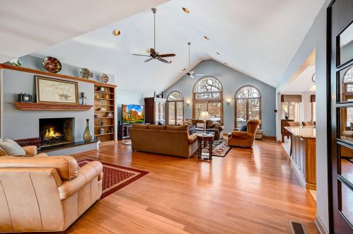 8300 County Line Rd, Willowbrook IL  60527-5719 exterior