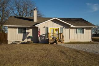 7920 Seneca Lake Rd, Ozawkie, KS 66070-4148