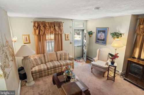 651 Stuyvesant Ave, Trenton, NJ 08618-4103