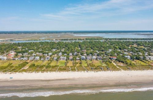 816 Palm Blvd, Isle Of Palms SC  29451-2218 exterior