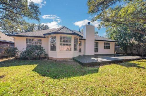 6868 Auckland Dr, Austin TX  78749-4139 exterior