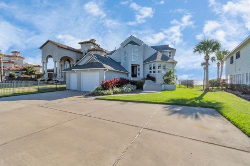 609 Bay Vista Dr, Taylor Lake Village, TX 77586-3001
