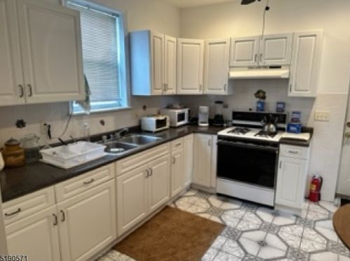 415 East Ave, Sewaren, NJ 07077-1412