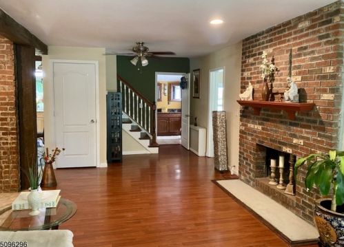 3 Shore Ave, Hopatcong, NJ 07843-1351